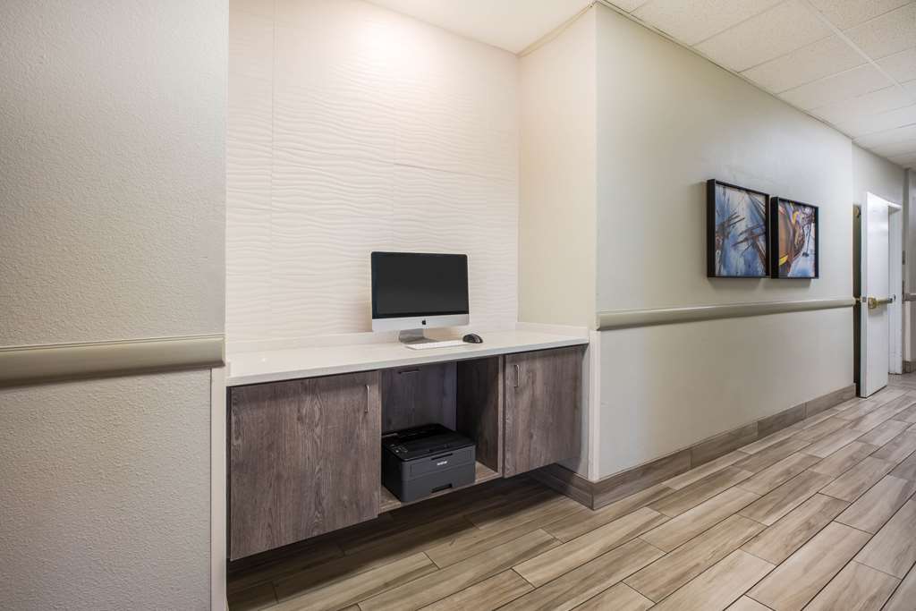 La Quinta Inn & Suites by Wyndham Newport - photo 6