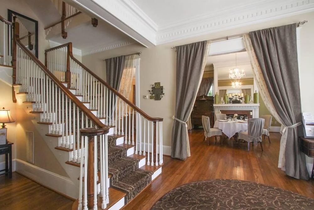 Burke Manor Inn & Pavilion - photo 2