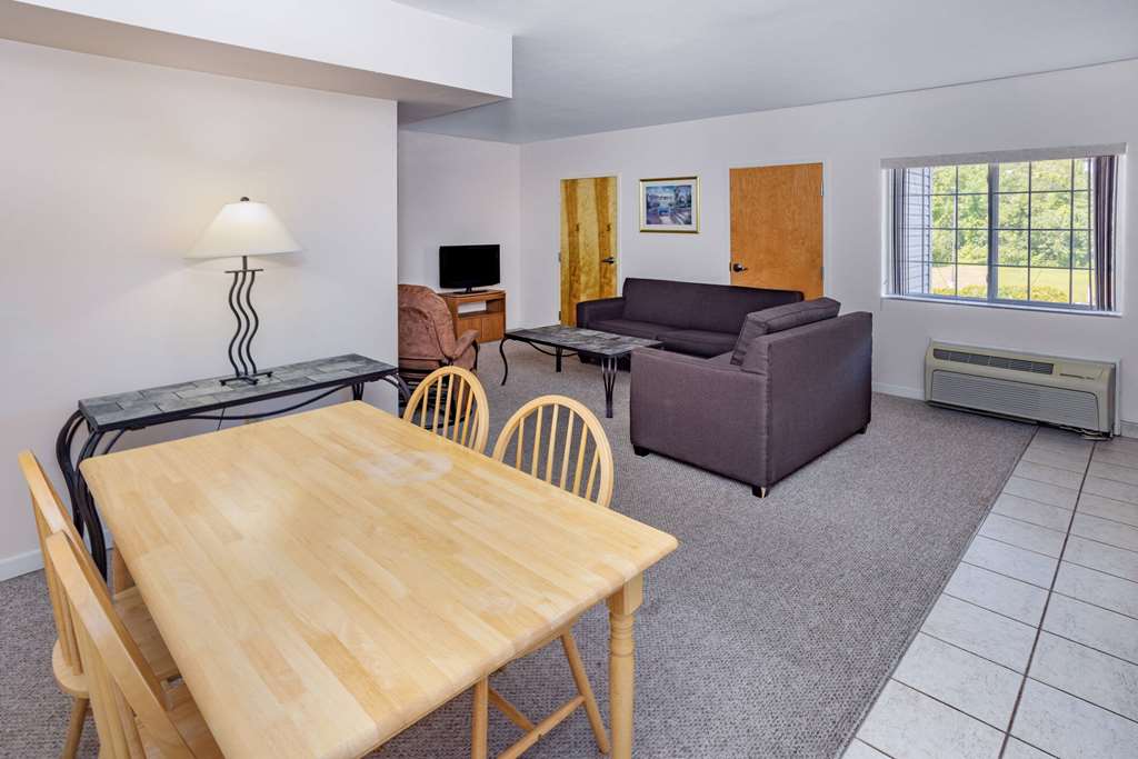 Microtel Inn & Suites by Wyndham Plattsburgh - photo 26