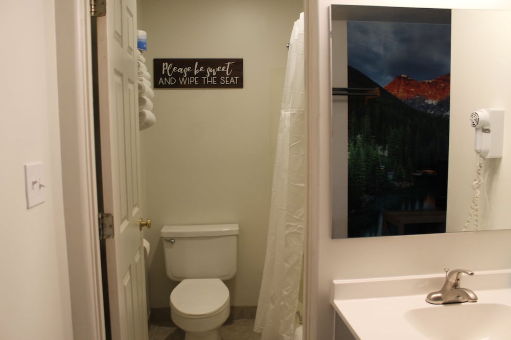Rodeway Inn Whitehall - photo 45