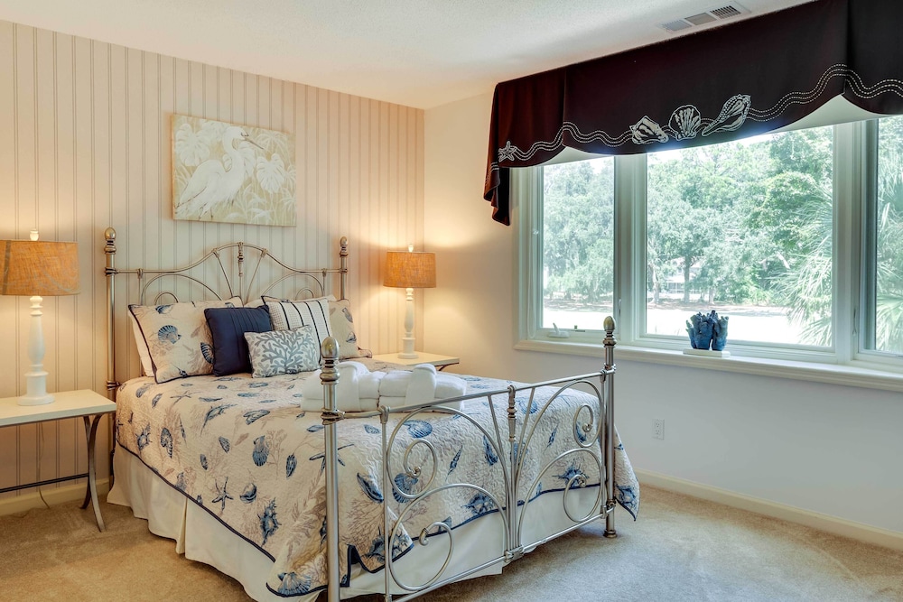 Hilton Head Resort Condo w Pool Access - photo 3