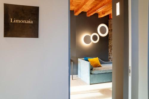 Borgoluna Luxury Holiday House — 4-Star Luxury Hotel in San Felice Del Benaco, Italy