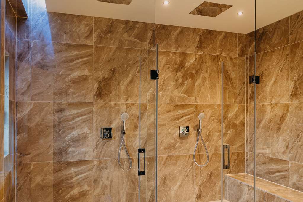 Luxury Suite ForestView Shower