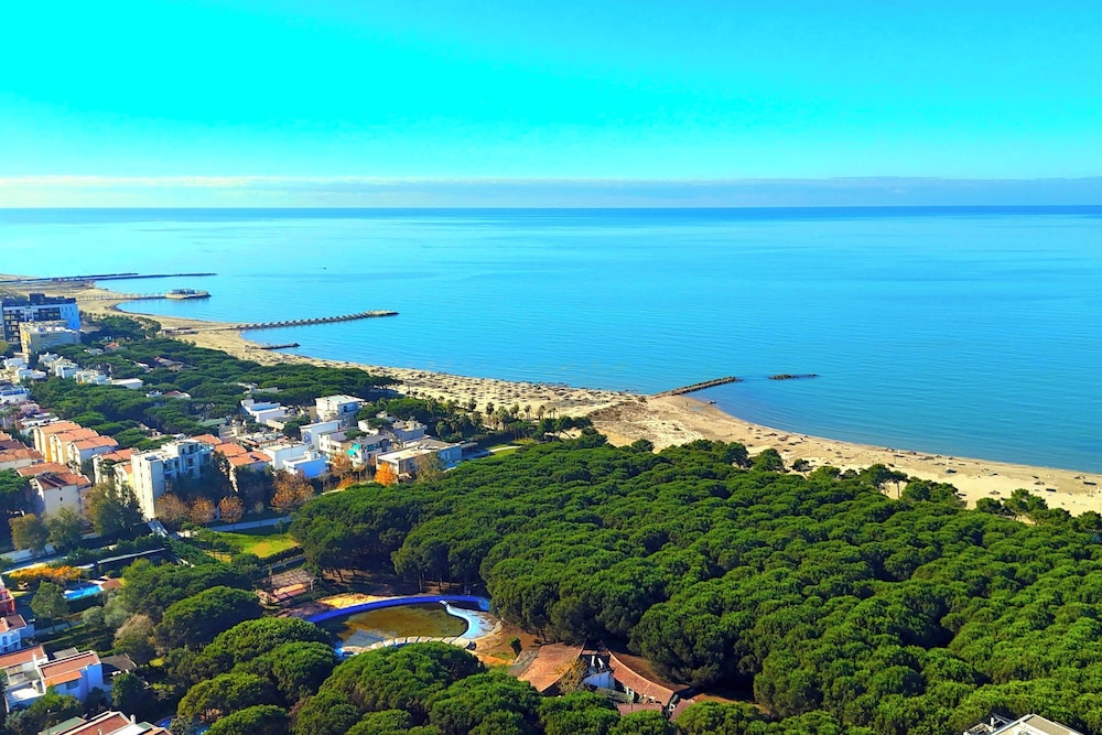 Happy Stay Qerret Apartments — 4-Star Luxury Hotel in Golem, Albania