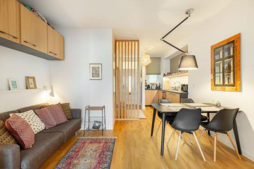 Cozy&Stylish at the Eastern Railway St. w Balcony — 4-Star Luxury Hotel in Budapest, Hungary