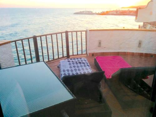 Sitges Balcony Pool & Seaside Apartment — 4-Star Luxury Hotel in Sitges, Spain