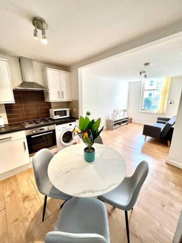 Modern 1 BR Flat London near Emirates Stadium London — 4-Star Luxury Hotel in London, United Kingdom