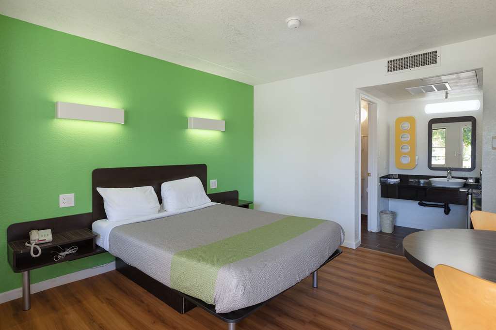 Motel 6 Barstow CA - photo 9
