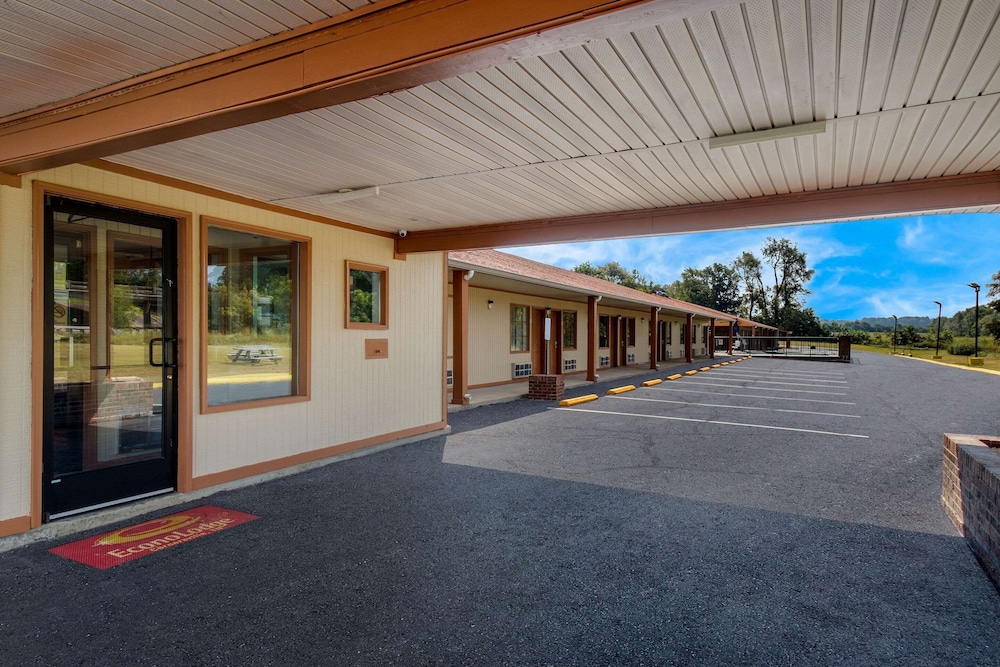 Econo Lodge Cornersville I 65 - photo 30