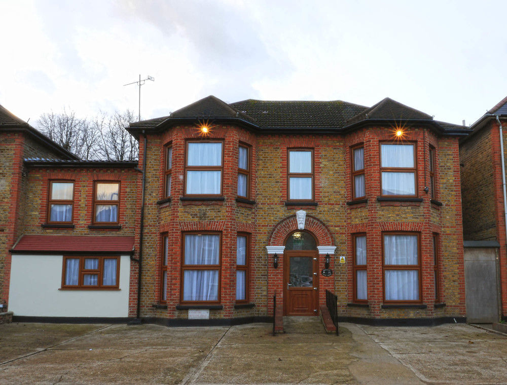 Rosalee Hotel — Ilford
