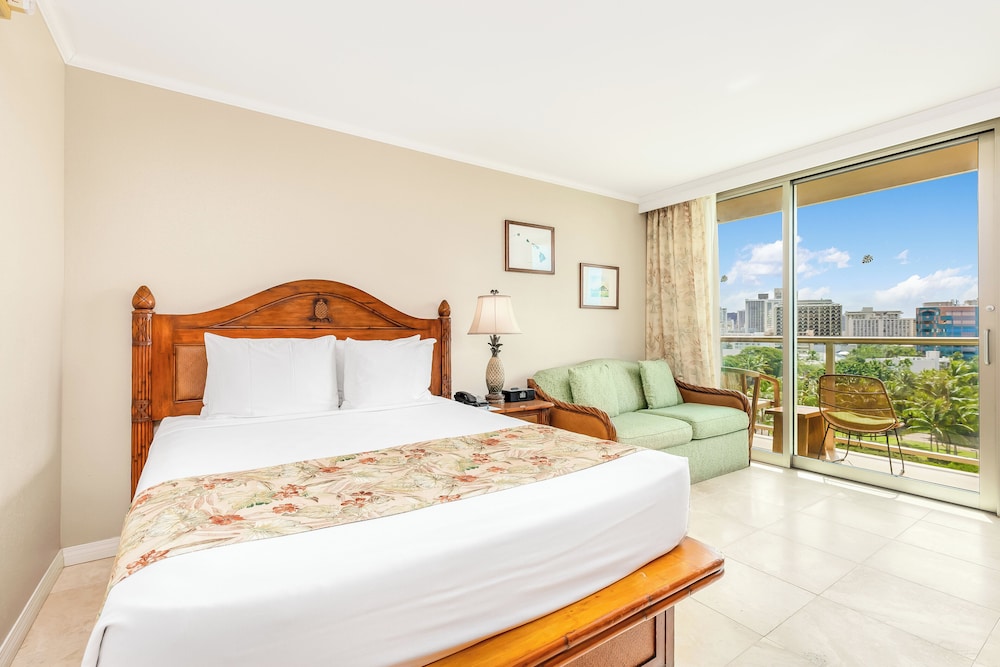 Luana Waikiki Hotel & Suites - photo 36