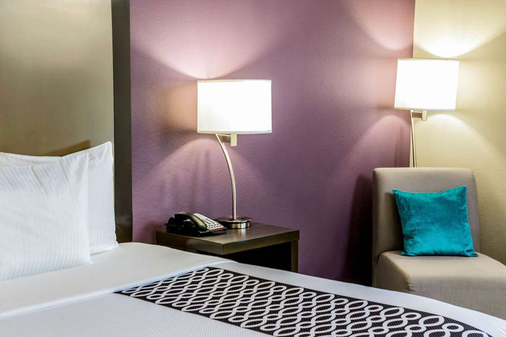 La Quinta Inn & Suites by Wyndham Houston Cypress - photo 22