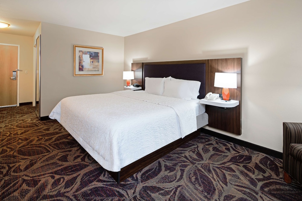 Hampton Inn & Suites Bremerton - photo 4
