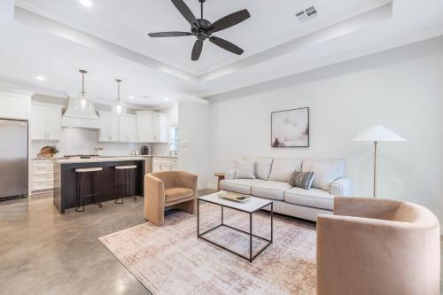 Charming Cottage built in 2019 — 4-Star Luxury Hotel in Lafayette, United States