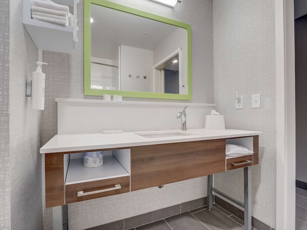 Hampton Inn and Suites by Hilton Cincinnati Midtown Rookwood - photo 36