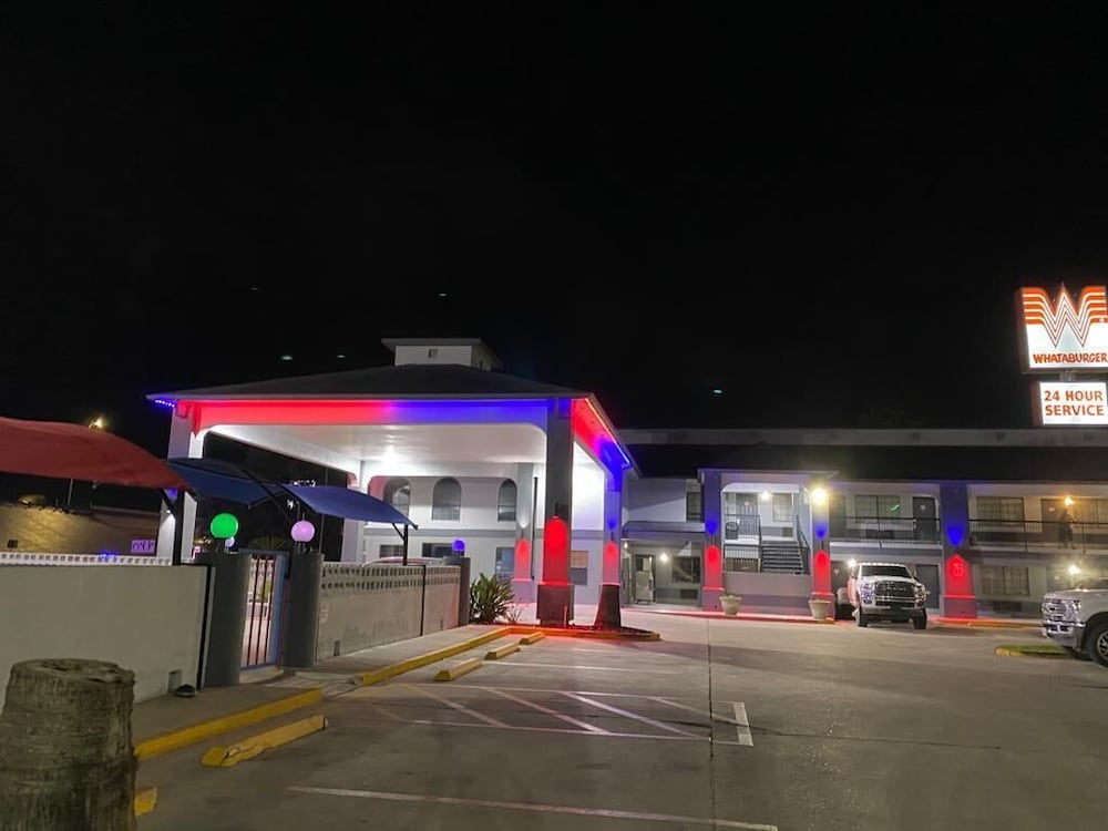 Texas Inn & Suites Raymondville - photo 68