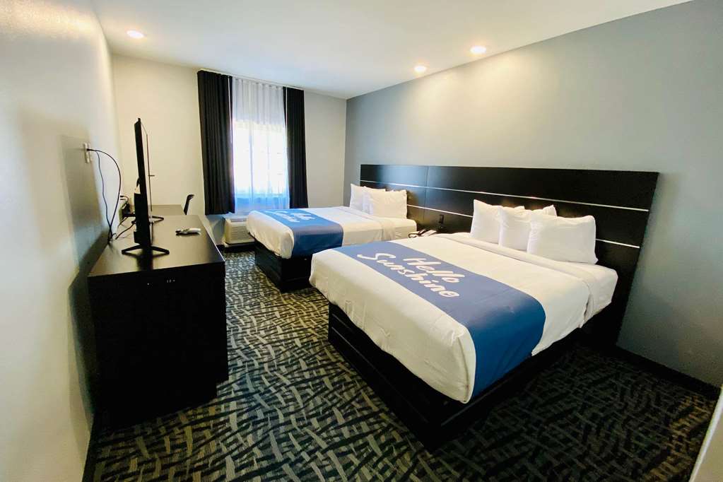 Days Inn & Suites by Wyndham Horn Lake Memphis Graceland - photo 11
