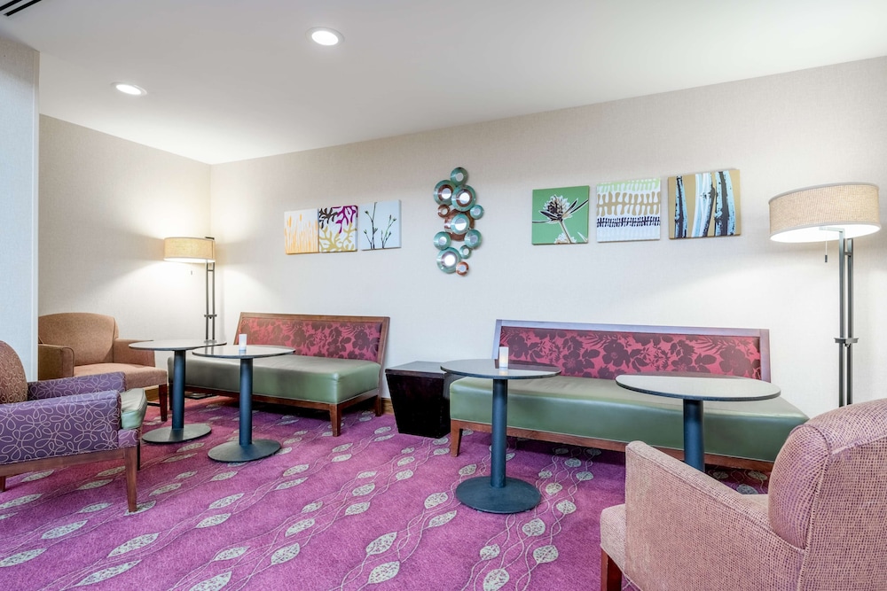 Hampton Inn Frostburg - photo 2