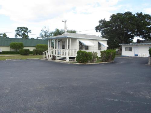 Royal Palms Motel - photo 3