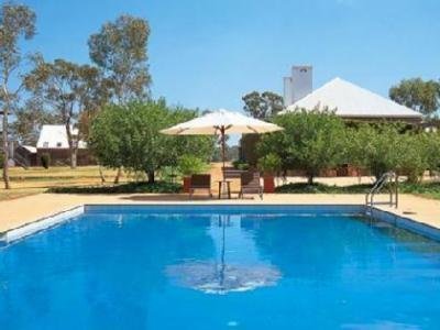 Burrawang West Station — hotel in Parkes
