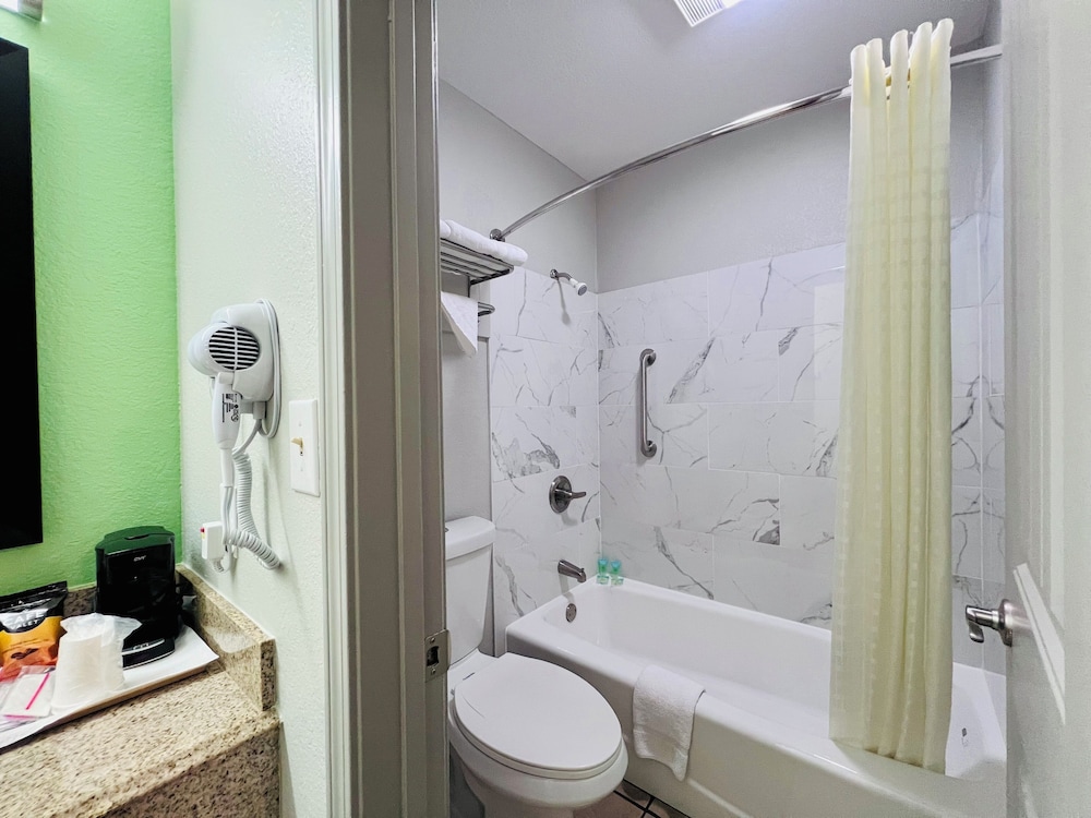 Suite 16 Motel - photo 11