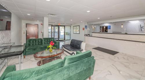 Jamestown inn & Suites - photo 8
