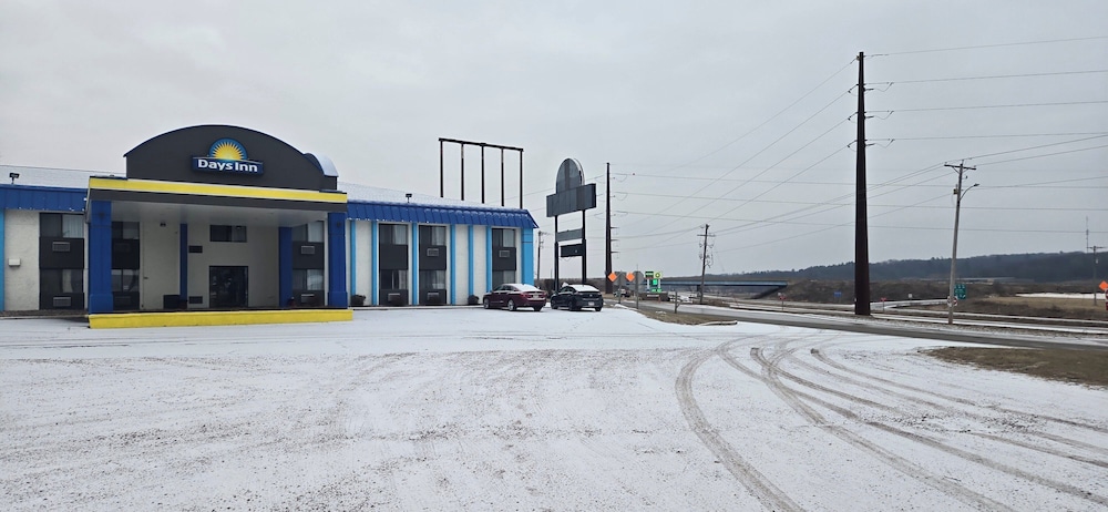 Days Inn by Wyndham Portage Cascade Mountain area - photo 81