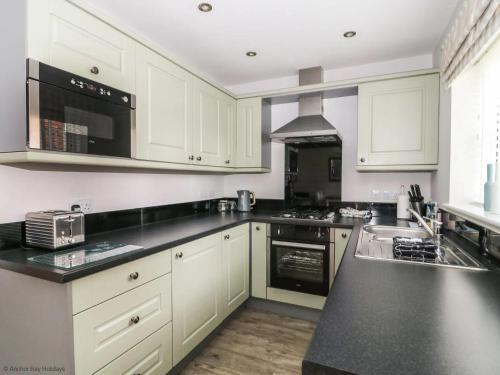 Nantucket Cottage Part of the The Bay Filey Holiday Village with pool gym and direct beach access pub restaurant tennis and meadows walks