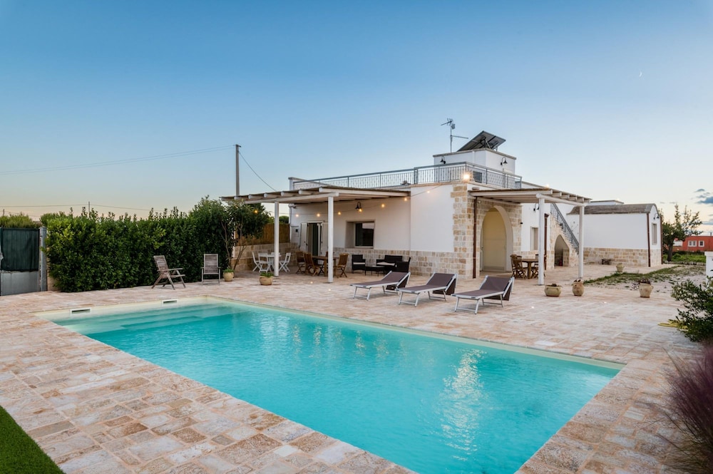 Villa Sara con piscina by Wonderful Italy — 4-Star Luxury Hotel in Martina Franca, Italy
