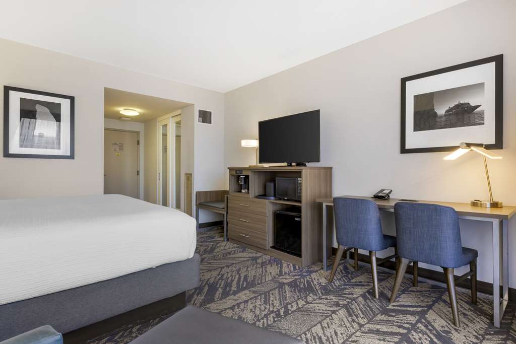 Best Western Plus Bayside Inn - photo 12