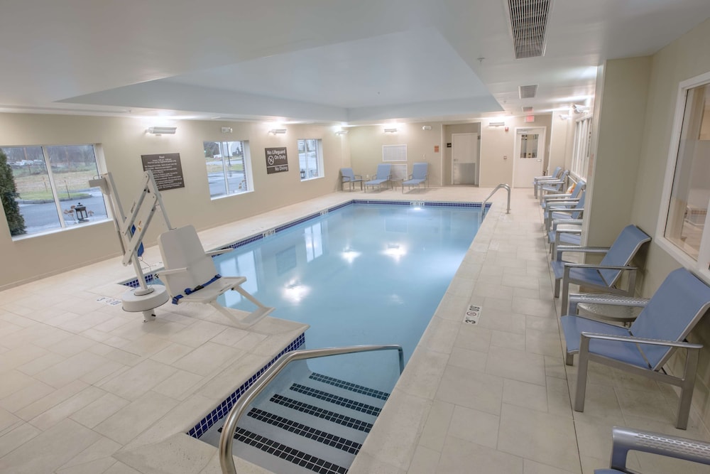 Hampton Inn by Hilton Amesbury - photo 26