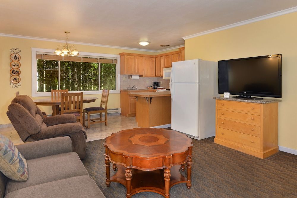 Surf Motel and Gardens - photo 23