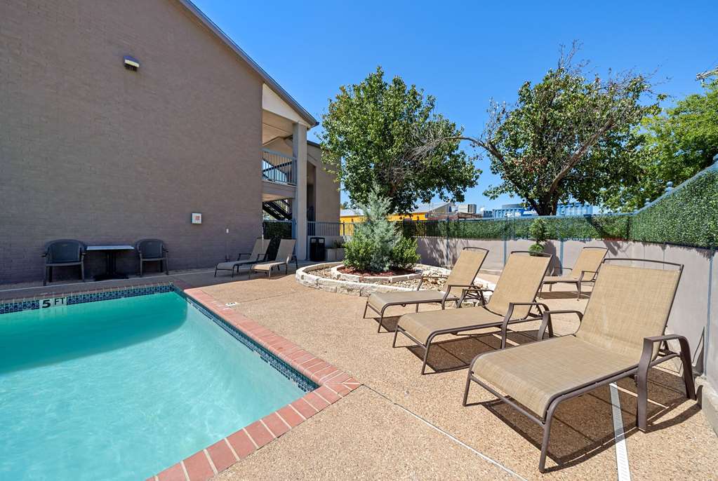 Days Inn by Wyndham Round Rock - photo 9