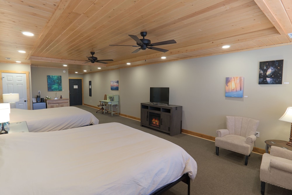 The NuWray Hotel & Carriage House — hotel in Burnsville
