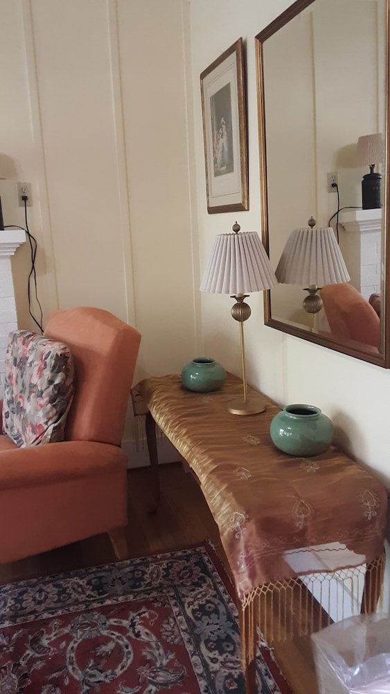 Secret Garden Inn and Cottages - photo 11