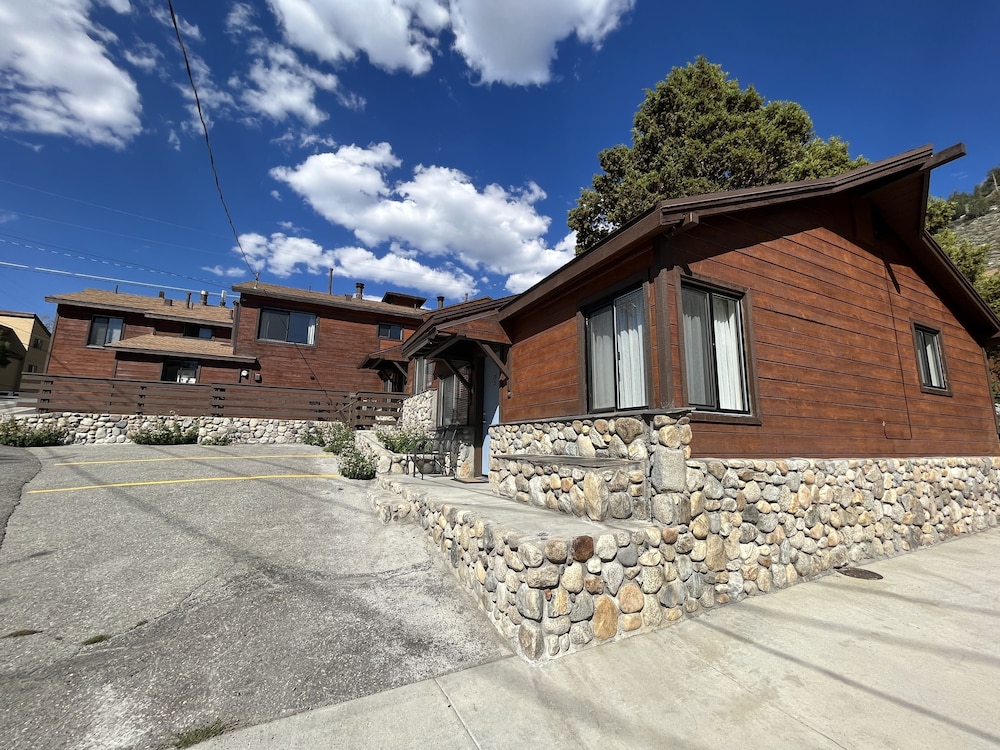June Lake Villager - photo 85