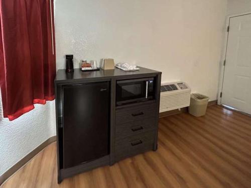 Studio 6 Suites Riverside CA South - photo 17