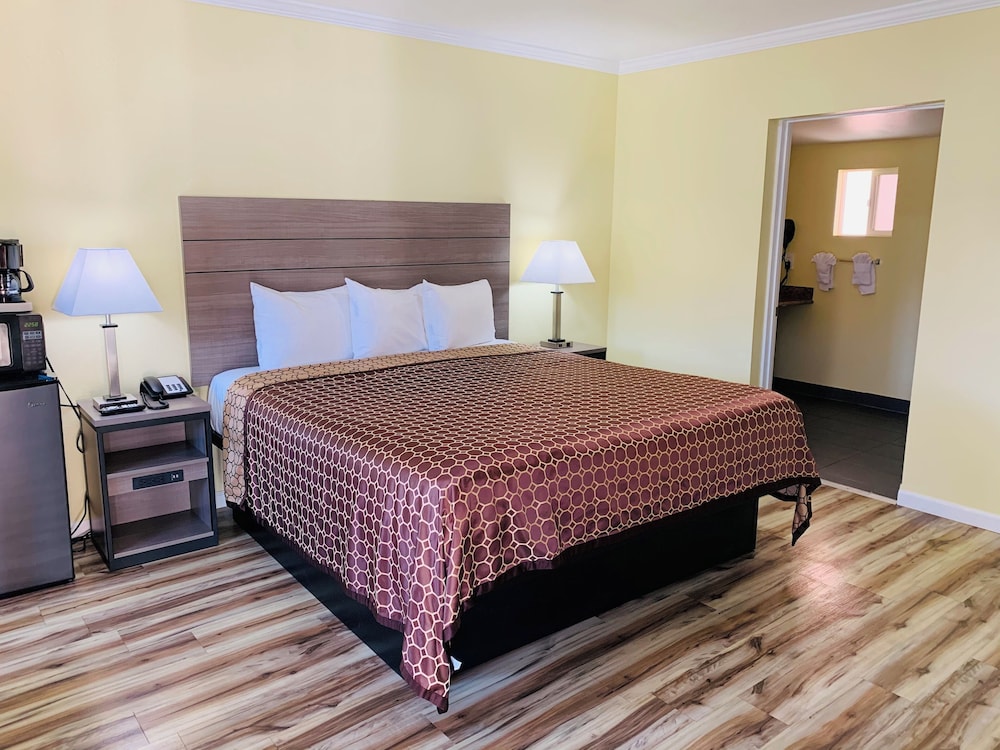 Central Coast Inn - photo 16