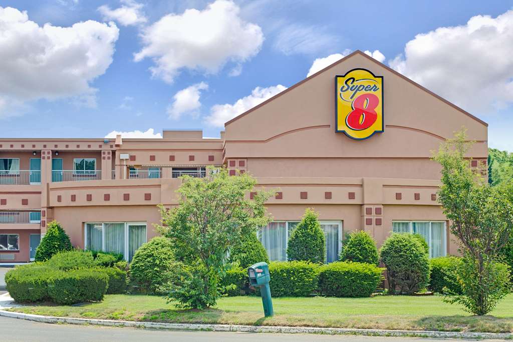 Super 8 by Wyndham Milford New Haven in Milford, United States