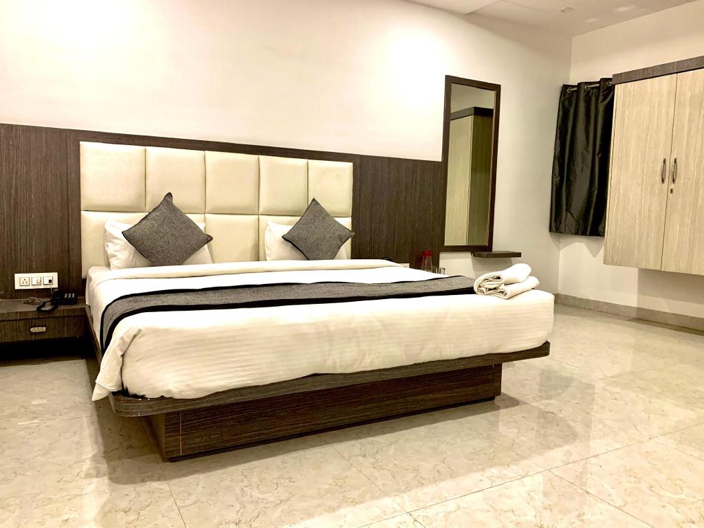 Hotel Anmol Era in Jabalpur, India