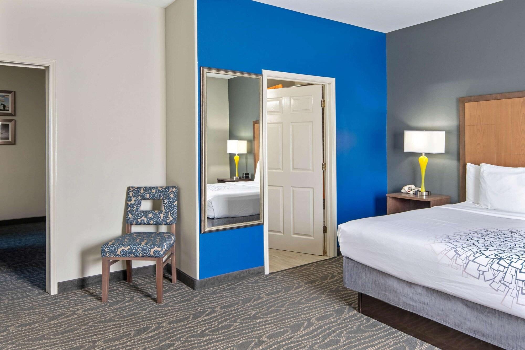 La Quinta Inn & Suites by Wyndham Mercedes Outlet Mall - photo 22