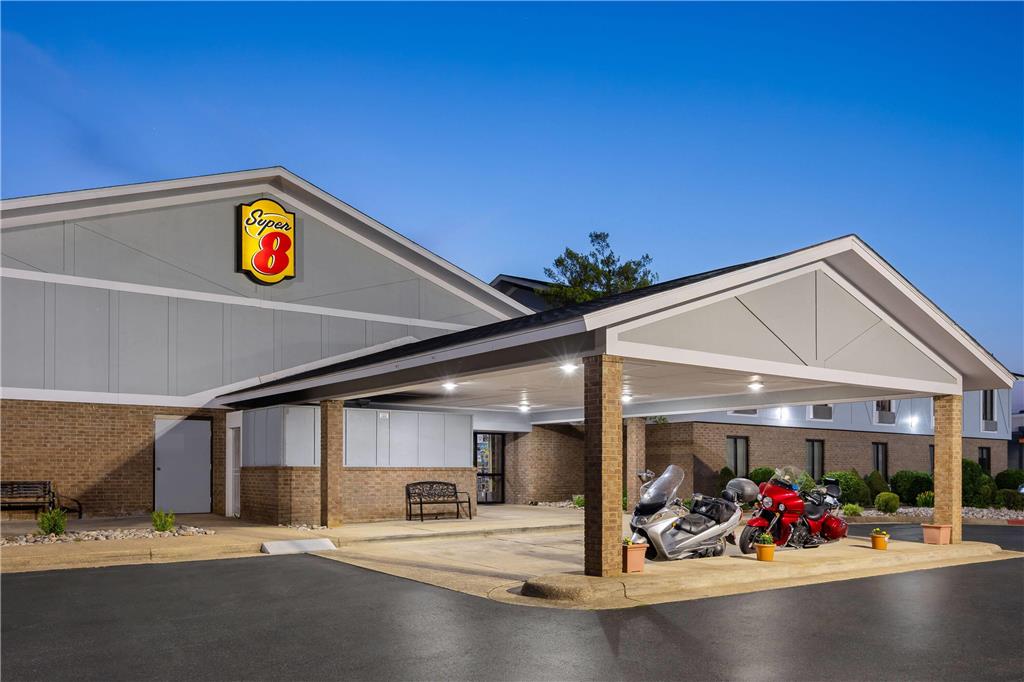 Super 8 by Wyndham Harrison AR - photo 6