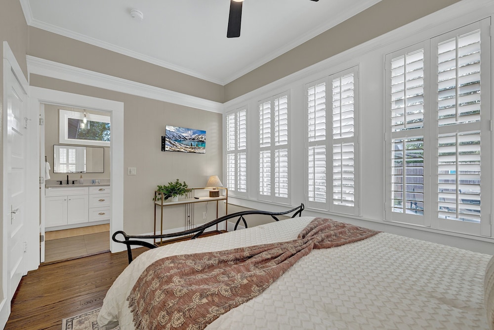 Heart of Fredericksburg With Pool Hot tub&grill - photo 6