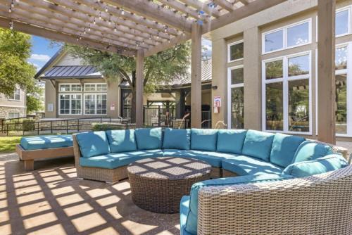 Modern 2BR 2BA Great Location Great Vibes — 4-Star Luxury Hotel in Haltom City, United States