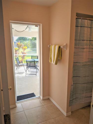 Villa Luhna 3 Bed 2 Bath Canalfront Heated Pool — 4-Star Luxury Hotel in Cape Coral, United States