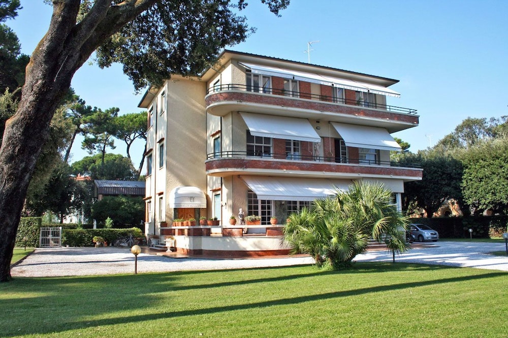 Hotel Villa Edera - last minute hotel in Camaiore