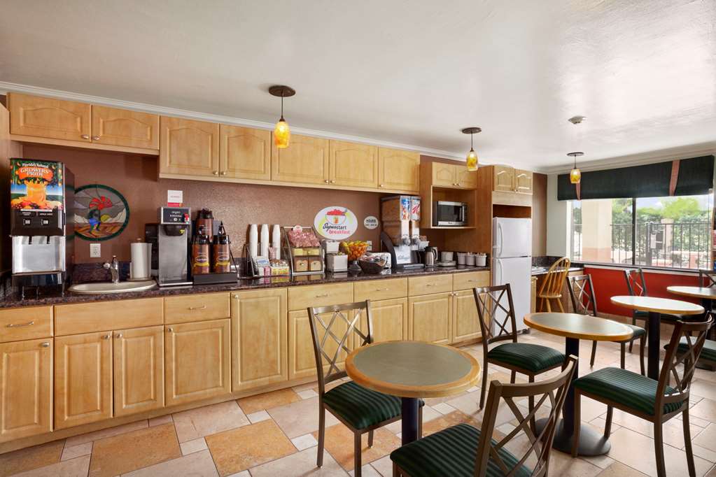 Super 8 by Wyndham Indio - photo 5