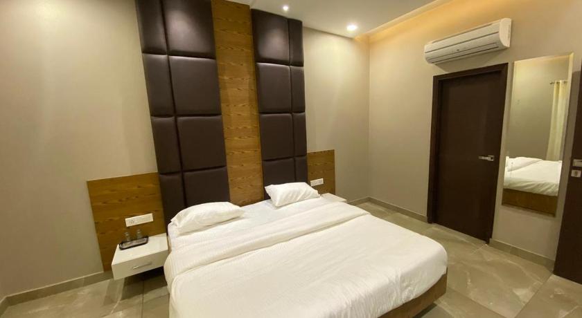 Hotel The Retro Regency in Ludhiana, India