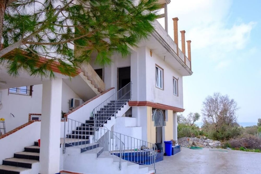 Volcano Home Room Resort — Alliste