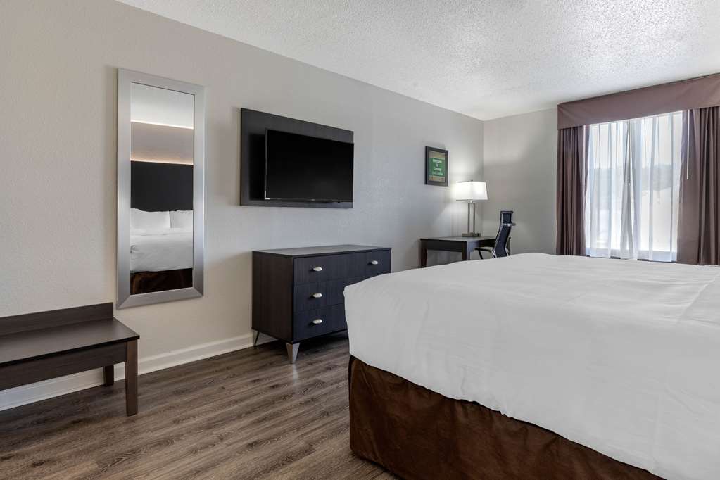 Econo Lodge at the University - photo 14